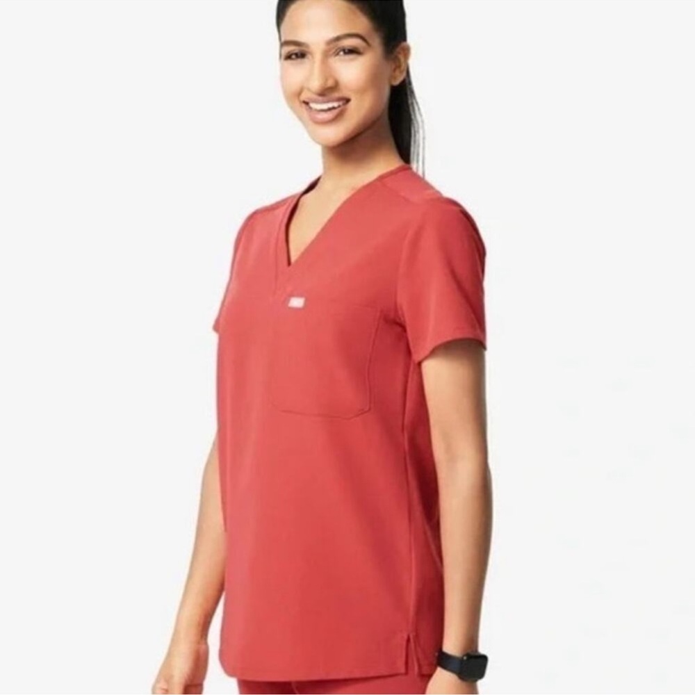 FIGS Catarina One Pocket Scrub
Top- Clay